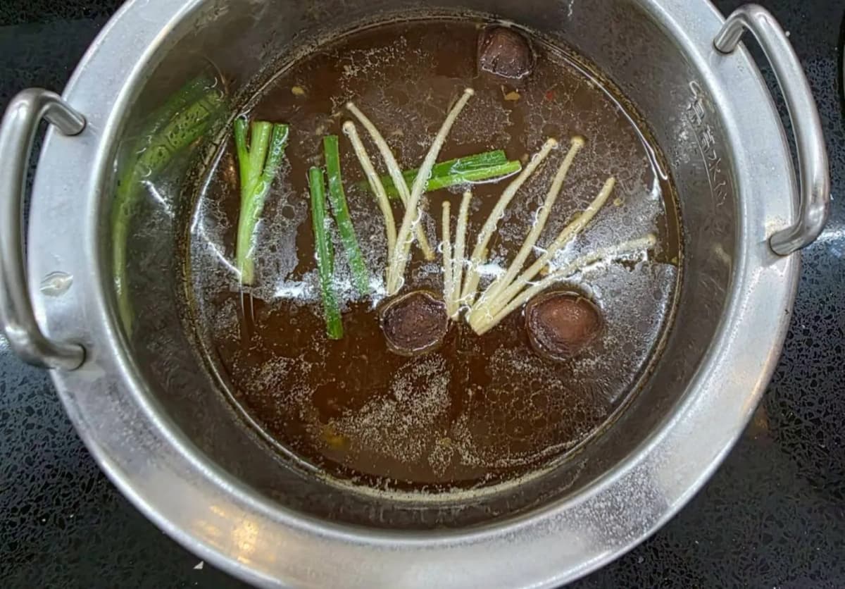 ซุปเห็ดป่าไก่ตุ๋น